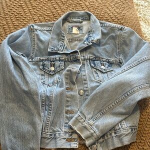 Vintage Levi’s denim jacket unisex size medium worn